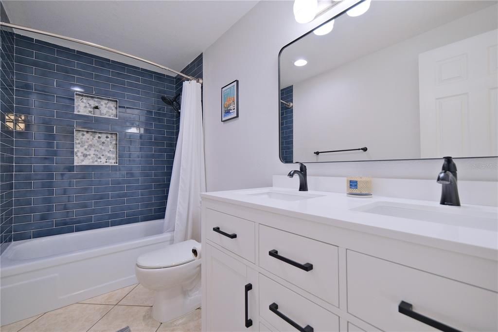 Под контрактом: $425,000 (2 спален, 2 ванн, 992 Квадратных фут)