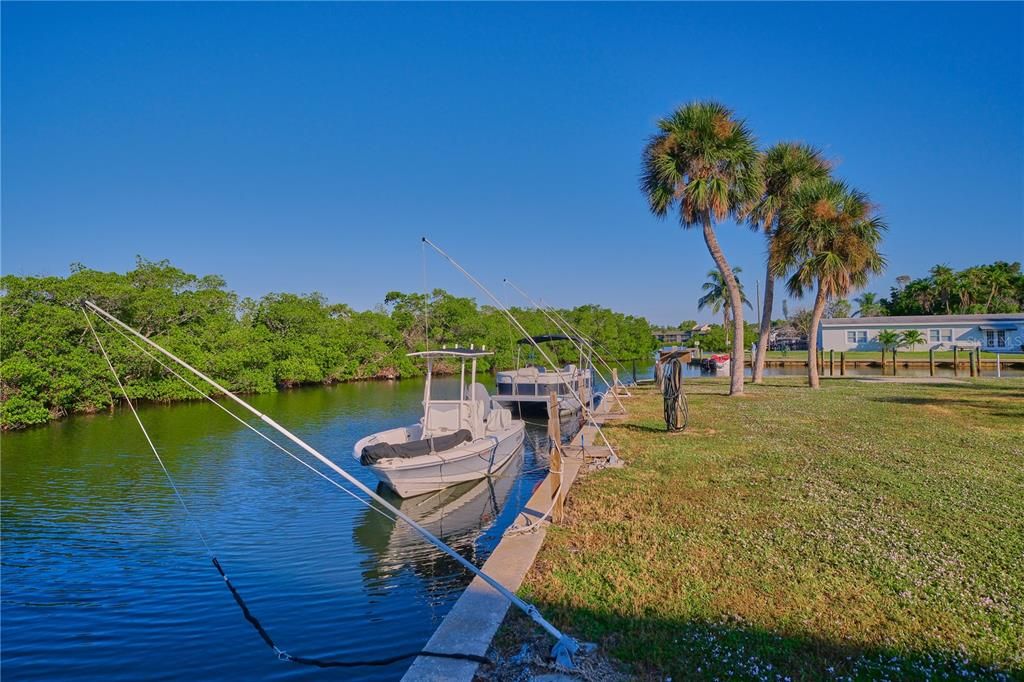 Под контрактом: $425,000 (2 спален, 2 ванн, 992 Квадратных фут)