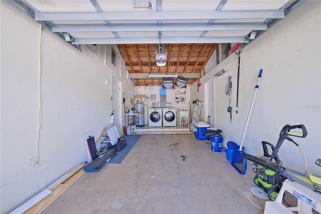 Под контрактом: $425,000 (2 спален, 2 ванн, 992 Квадратных фут)