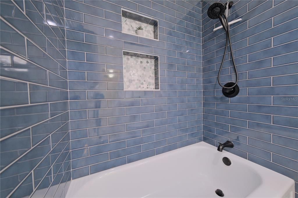 Под контрактом: $425,000 (2 спален, 2 ванн, 992 Квадратных фут)