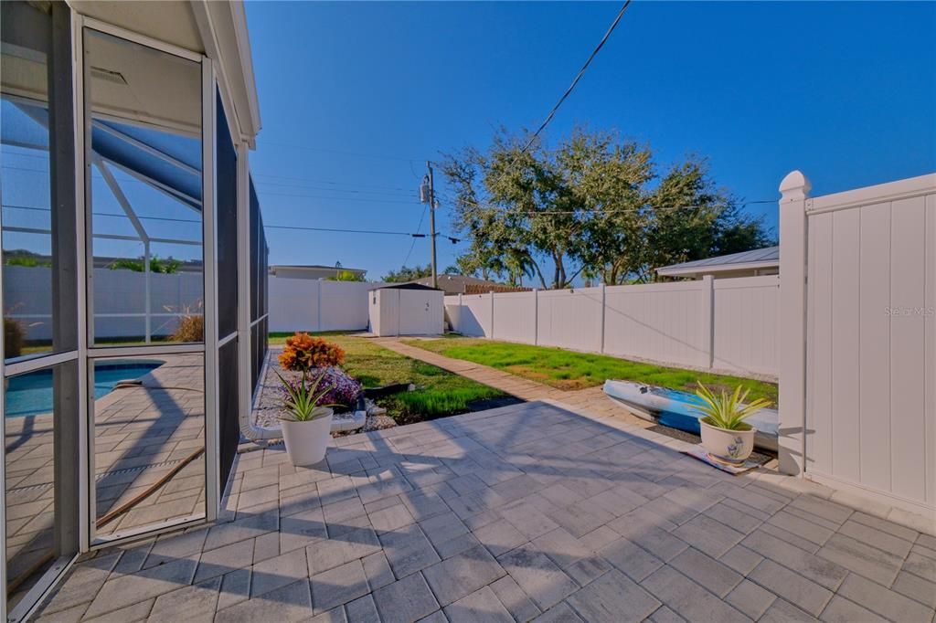 Под контрактом: $425,000 (2 спален, 2 ванн, 992 Квадратных фут)