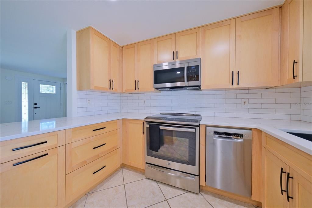 Под контрактом: $425,000 (2 спален, 2 ванн, 992 Квадратных фут)