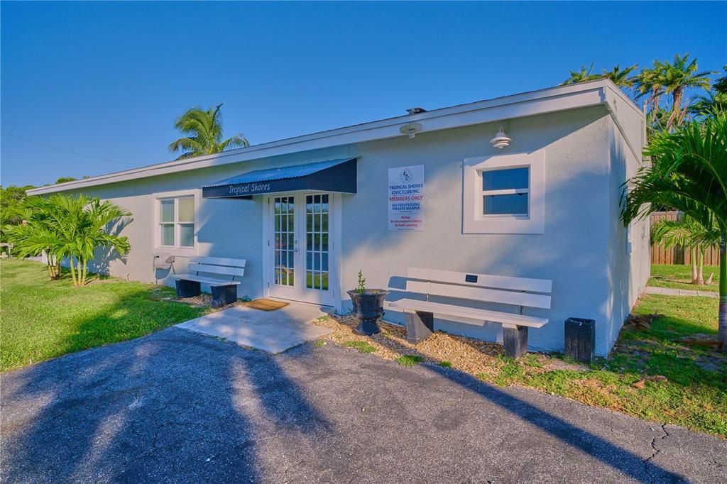 Под контрактом: $425,000 (2 спален, 2 ванн, 992 Квадратных фут)