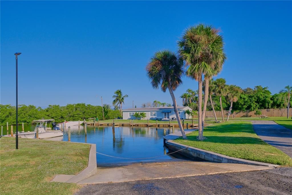 Под контрактом: $425,000 (2 спален, 2 ванн, 992 Квадратных фут)