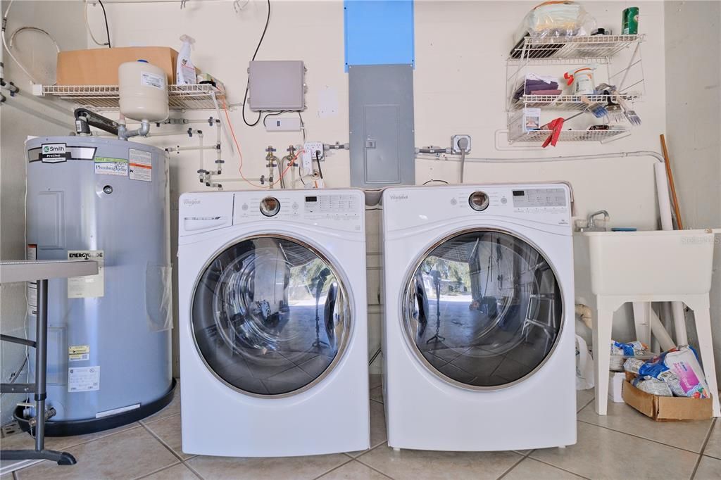 Под контрактом: $425,000 (2 спален, 2 ванн, 992 Квадратных фут)