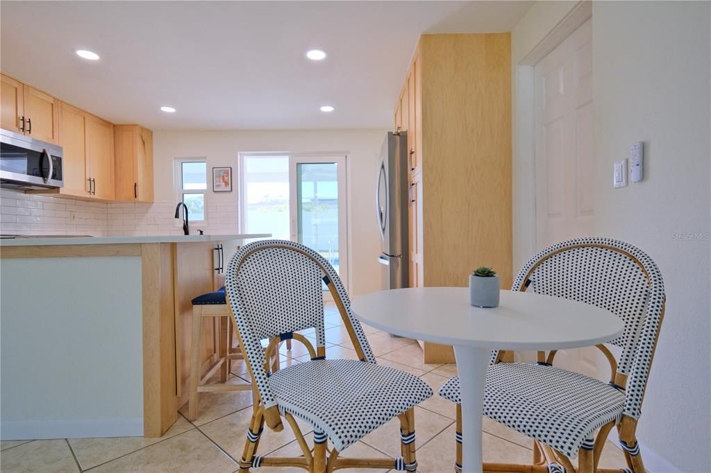 Под контрактом: $425,000 (2 спален, 2 ванн, 992 Квадратных фут)