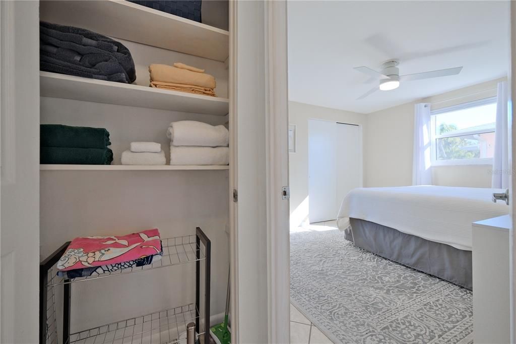 Под контрактом: $425,000 (2 спален, 2 ванн, 992 Квадратных фут)