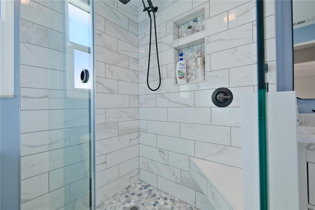 Под контрактом: $425,000 (2 спален, 2 ванн, 992 Квадратных фут)