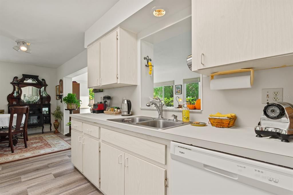 For Sale: $405,000 (2 beds, 2 baths, 1488 Square Feet)