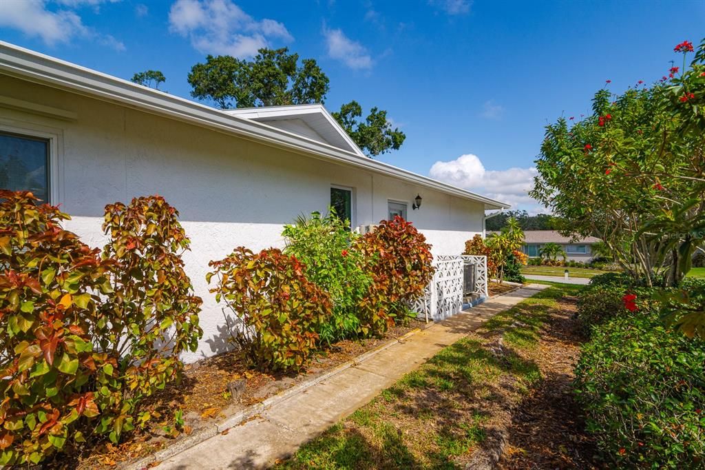 For Sale: $405,000 (2 beds, 2 baths, 1488 Square Feet)