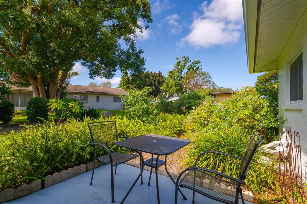 For Sale: $405,000 (2 beds, 2 baths, 1488 Square Feet)