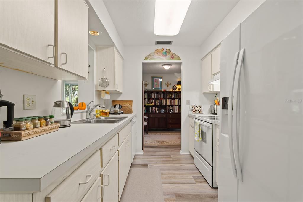 For Sale: $405,000 (2 beds, 2 baths, 1488 Square Feet)