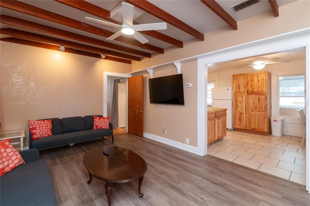 出租: $2,550 (2 贝兹, 2 浴室, 980 平方英尺)