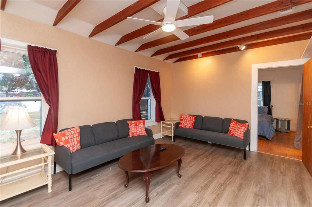 出租: $2,550 (2 贝兹, 2 浴室, 980 平方英尺)