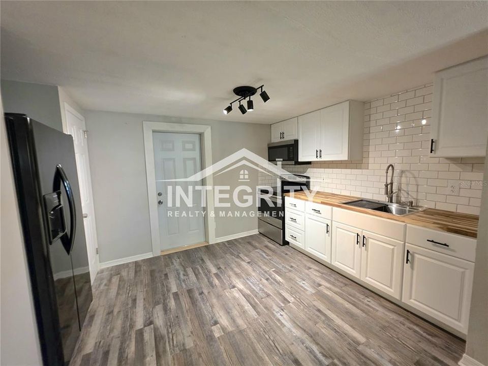 В аренду: $2,100 (2 спален, 2 ванн, 938 Квадратных фут)