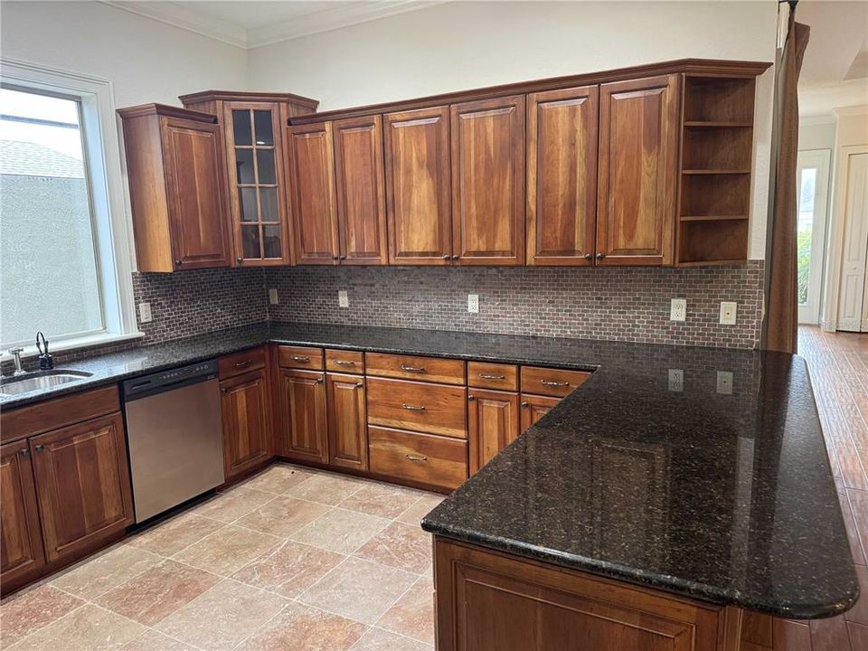 En Venta: $799,000 (4 camas, 2 baños, 2943 Pies cuadrados)