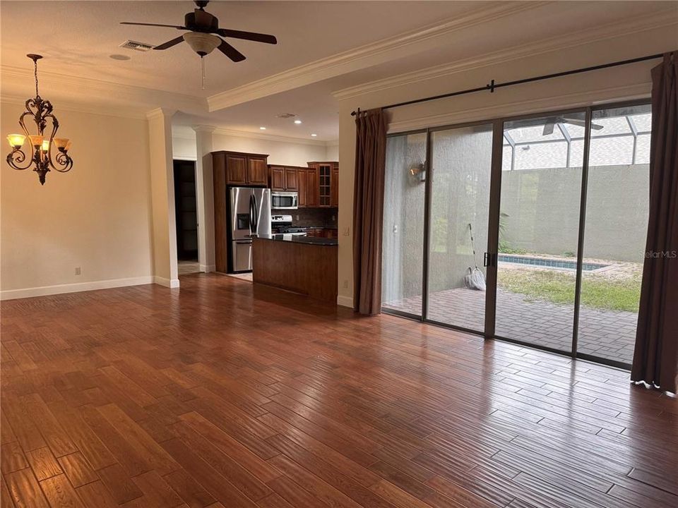 En Venta: $799,000 (4 camas, 2 baños, 2943 Pies cuadrados)