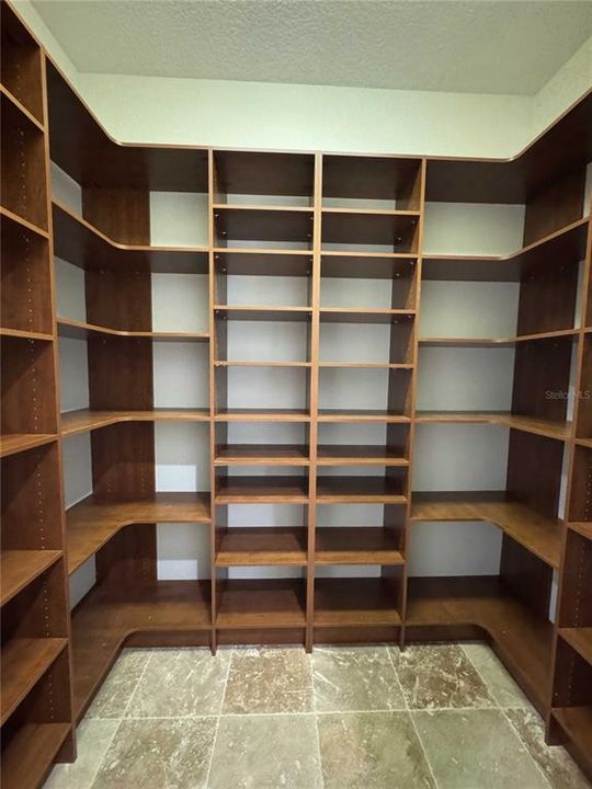 En Venta: $799,000 (4 camas, 2 baños, 2943 Pies cuadrados)