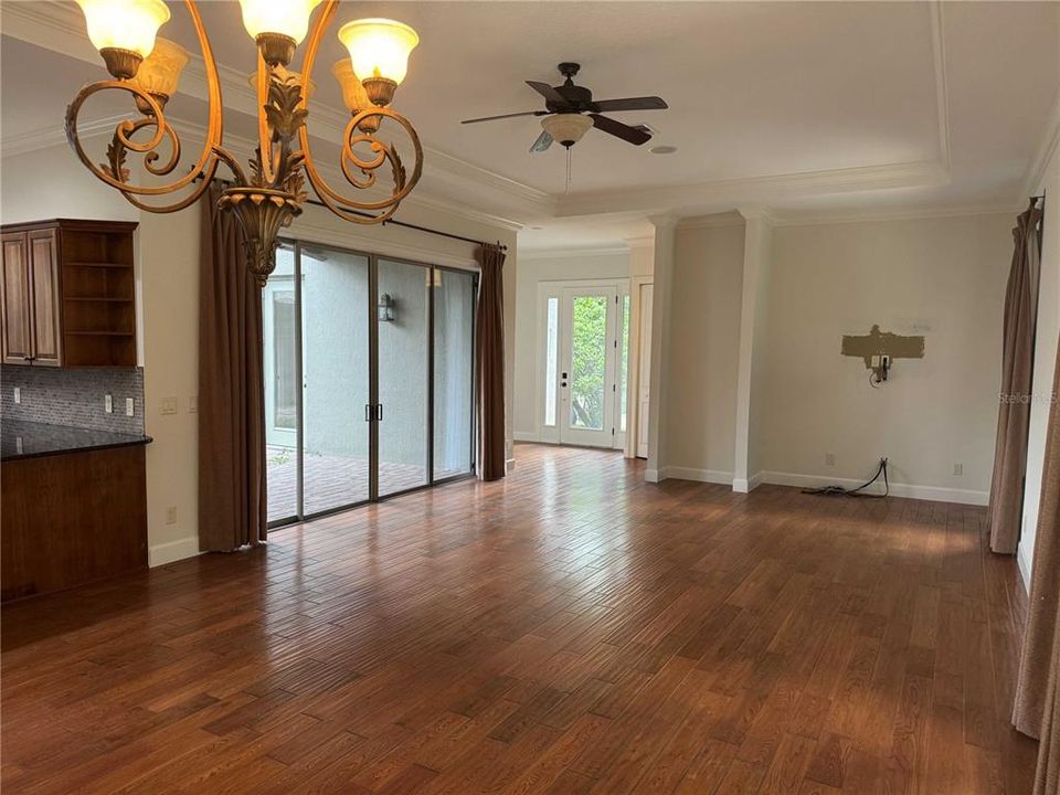 En Venta: $799,000 (4 camas, 2 baños, 2943 Pies cuadrados)