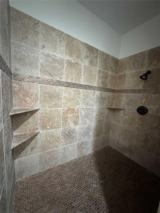 En Venta: $799,000 (4 camas, 2 baños, 2943 Pies cuadrados)