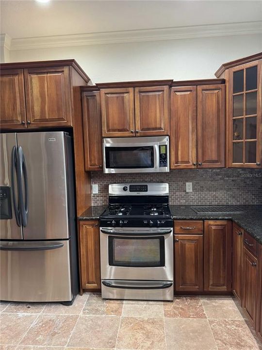 En Venta: $799,000 (4 camas, 2 baños, 2943 Pies cuadrados)