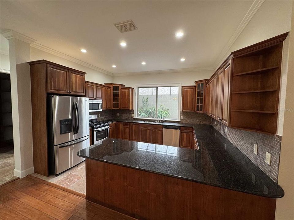 En Venta: $799,000 (4 camas, 2 baños, 2943 Pies cuadrados)