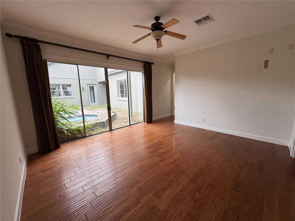 En Venta: $799,000 (4 camas, 2 baños, 2943 Pies cuadrados)