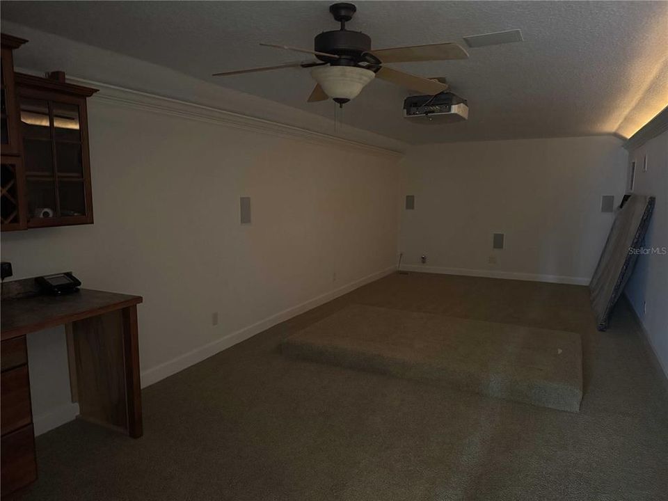 En Venta: $799,000 (4 camas, 2 baños, 2943 Pies cuadrados)