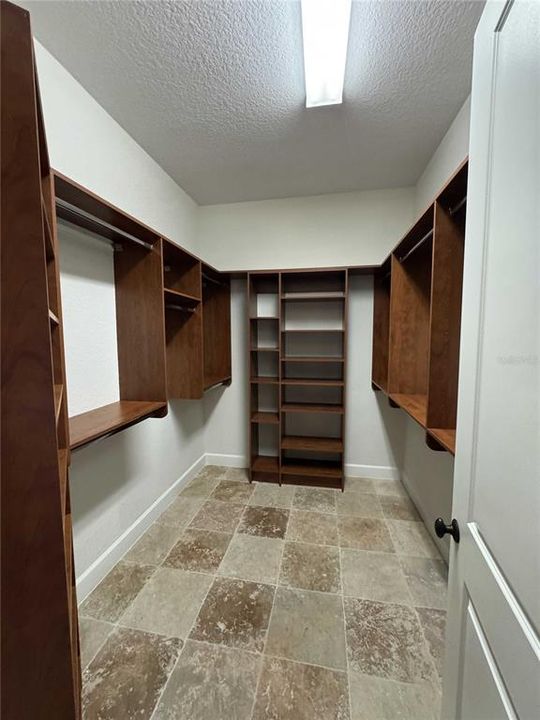 En Venta: $799,000 (4 camas, 2 baños, 2943 Pies cuadrados)