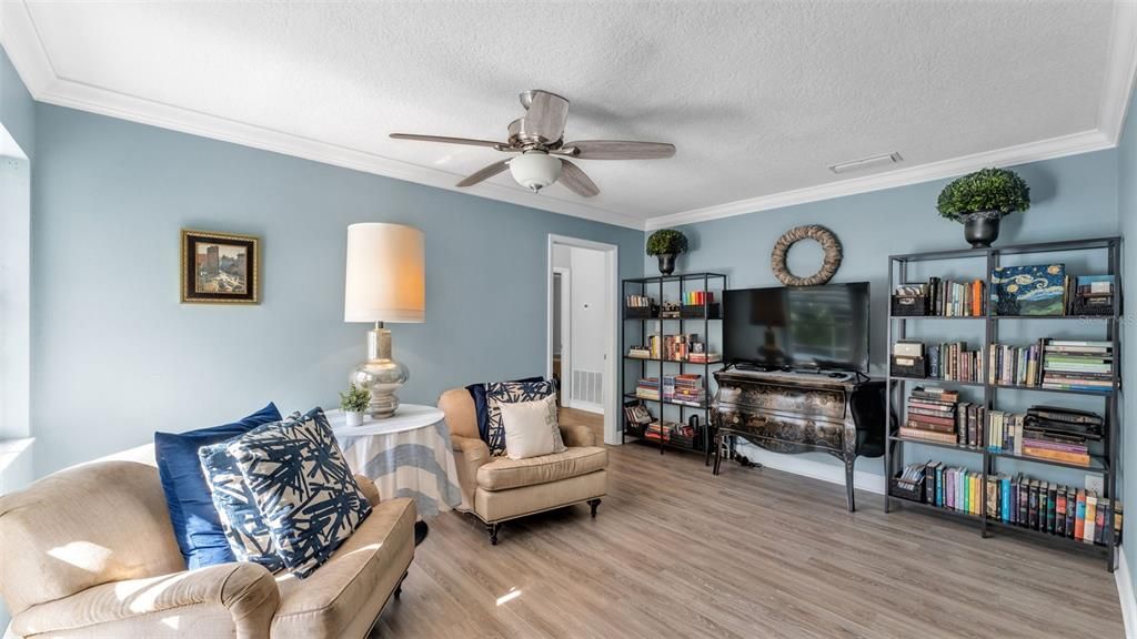 En Venta: $649,900 (4 camas, 2 baños, 2357 Pies cuadrados)