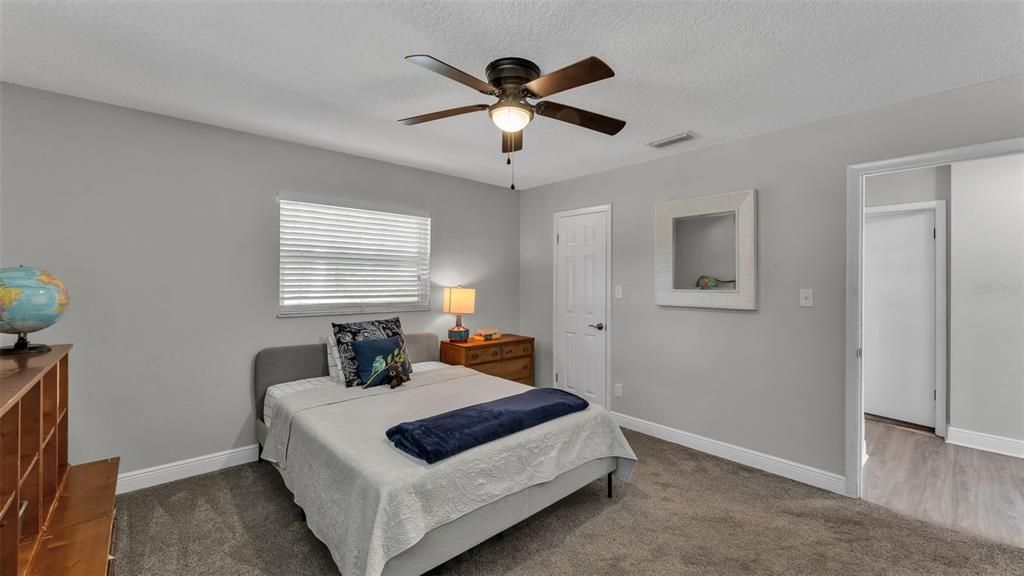 En Venta: $649,900 (4 camas, 2 baños, 2357 Pies cuadrados)