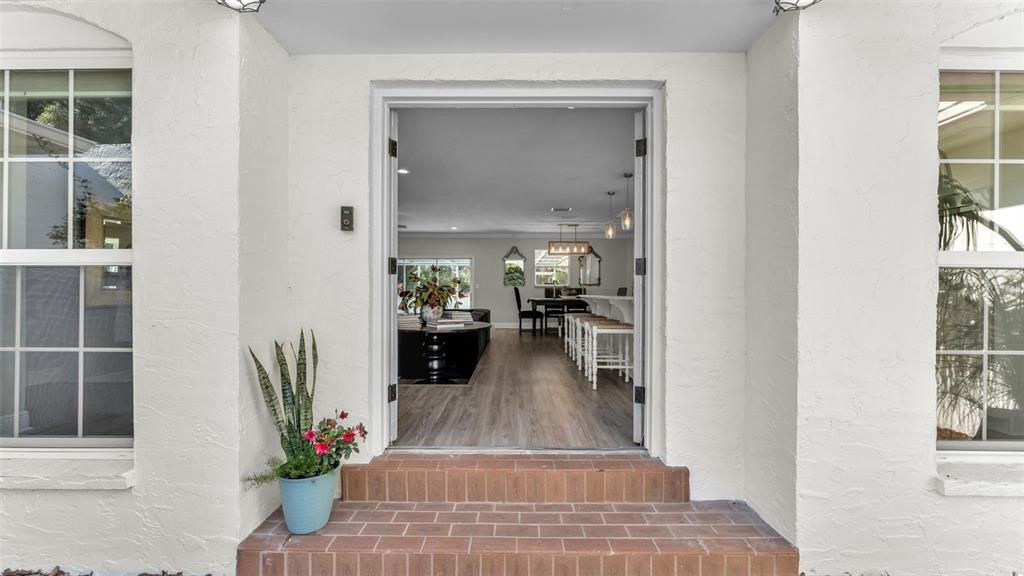 En Venta: $649,900 (4 camas, 2 baños, 2357 Pies cuadrados)