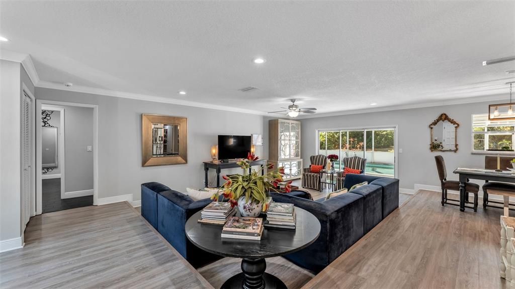 En Venta: $649,900 (4 camas, 2 baños, 2357 Pies cuadrados)