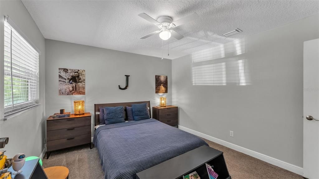 En Venta: $649,900 (4 camas, 2 baños, 2357 Pies cuadrados)