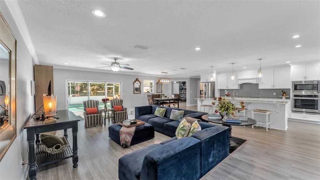 En Venta: $649,900 (4 camas, 2 baños, 2357 Pies cuadrados)