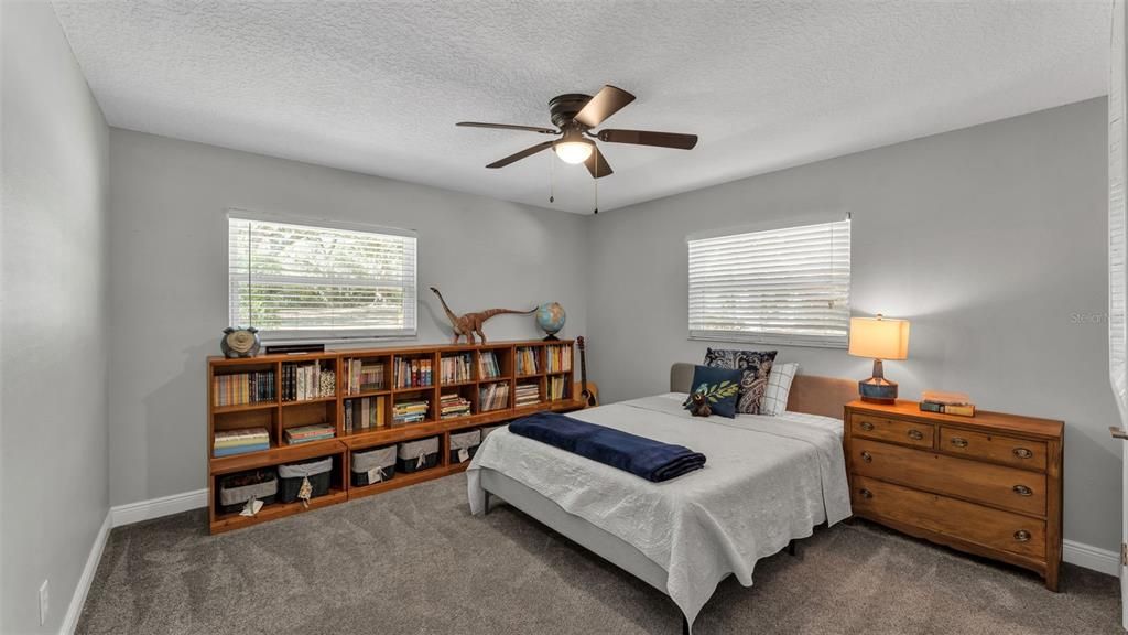 En Venta: $649,900 (4 camas, 2 baños, 2357 Pies cuadrados)