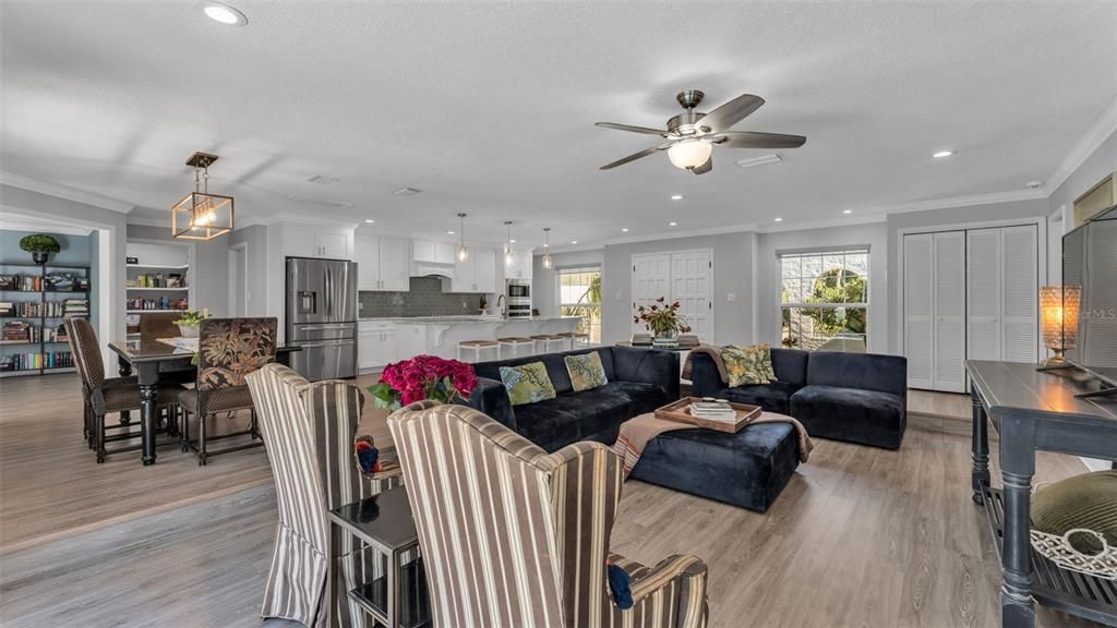 En Venta: $649,900 (4 camas, 2 baños, 2357 Pies cuadrados)