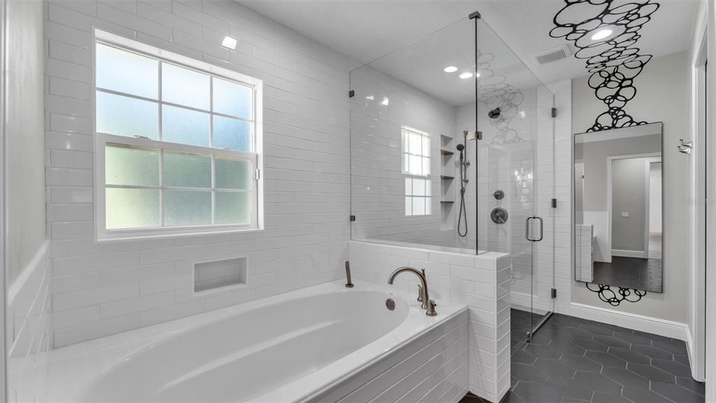 En Venta: $649,900 (4 camas, 2 baños, 2357 Pies cuadrados)