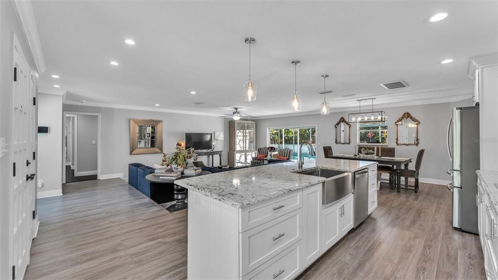 En Venta: $649,900 (4 camas, 2 baños, 2357 Pies cuadrados)