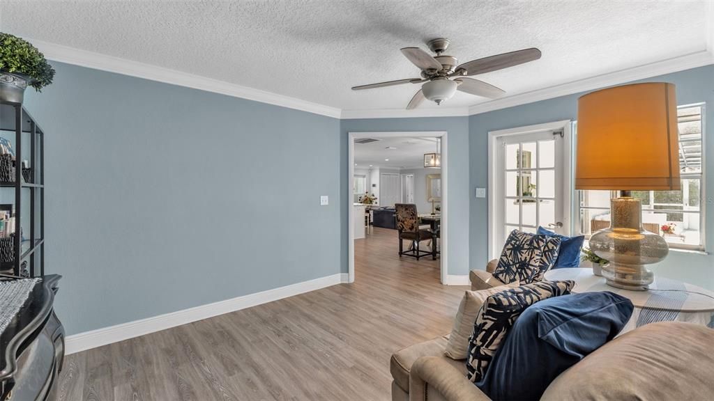 En Venta: $649,900 (4 camas, 2 baños, 2357 Pies cuadrados)