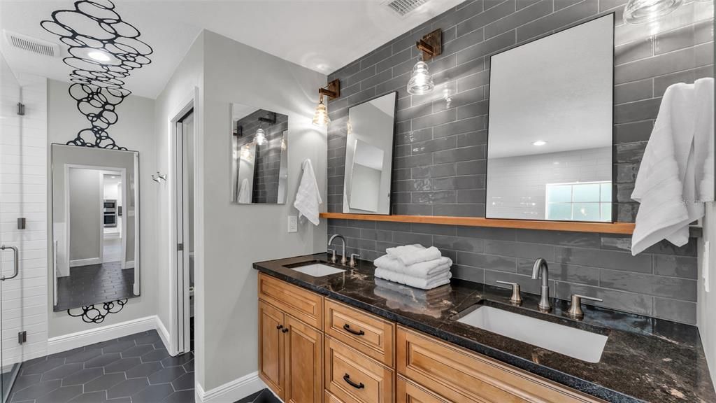 En Venta: $649,900 (4 camas, 2 baños, 2357 Pies cuadrados)