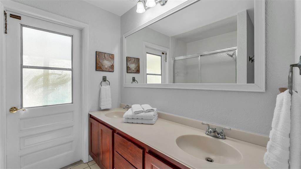 En Venta: $649,900 (4 camas, 2 baños, 2357 Pies cuadrados)