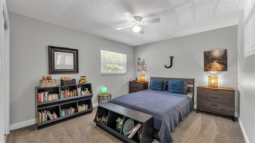 En Venta: $649,900 (4 camas, 2 baños, 2357 Pies cuadrados)