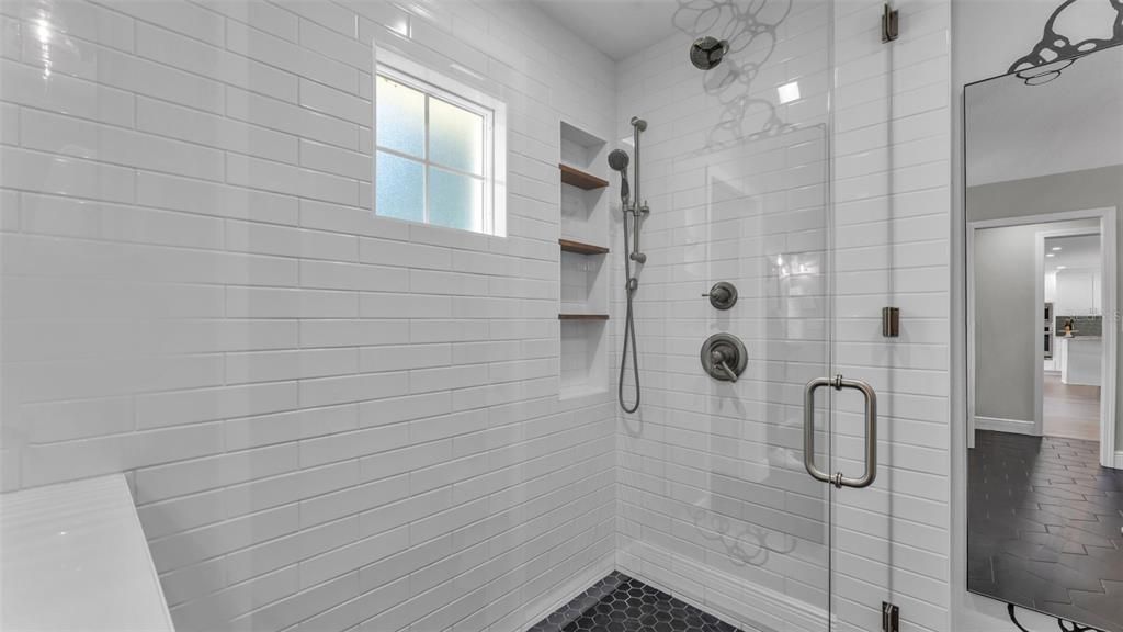 En Venta: $649,900 (4 camas, 2 baños, 2357 Pies cuadrados)