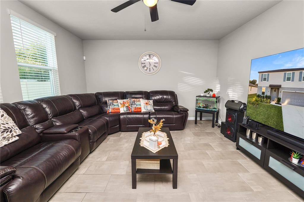 For Sale: $359,000 (4 beds, 2 baths, 2364 Square Feet)