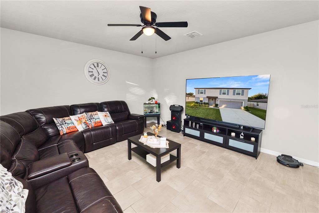 For Sale: $359,000 (4 beds, 2 baths, 2364 Square Feet)