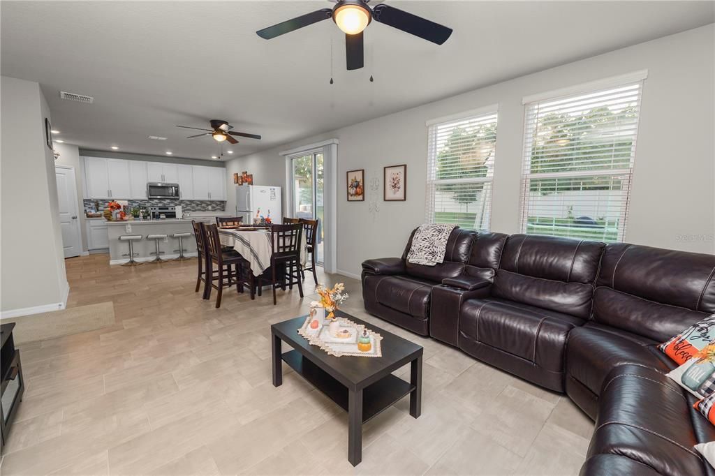 For Sale: $359,000 (4 beds, 2 baths, 2364 Square Feet)
