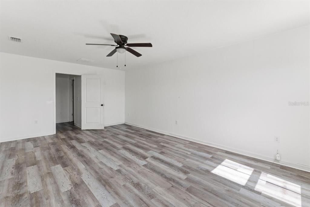 For Sale: $338,500 (5 beds, 3 baths, 2674 Square Feet)