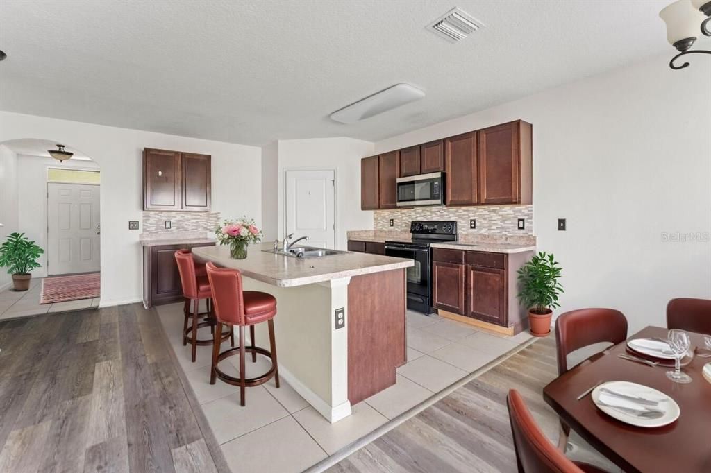 For Sale: $338,500 (5 beds, 3 baths, 2674 Square Feet)