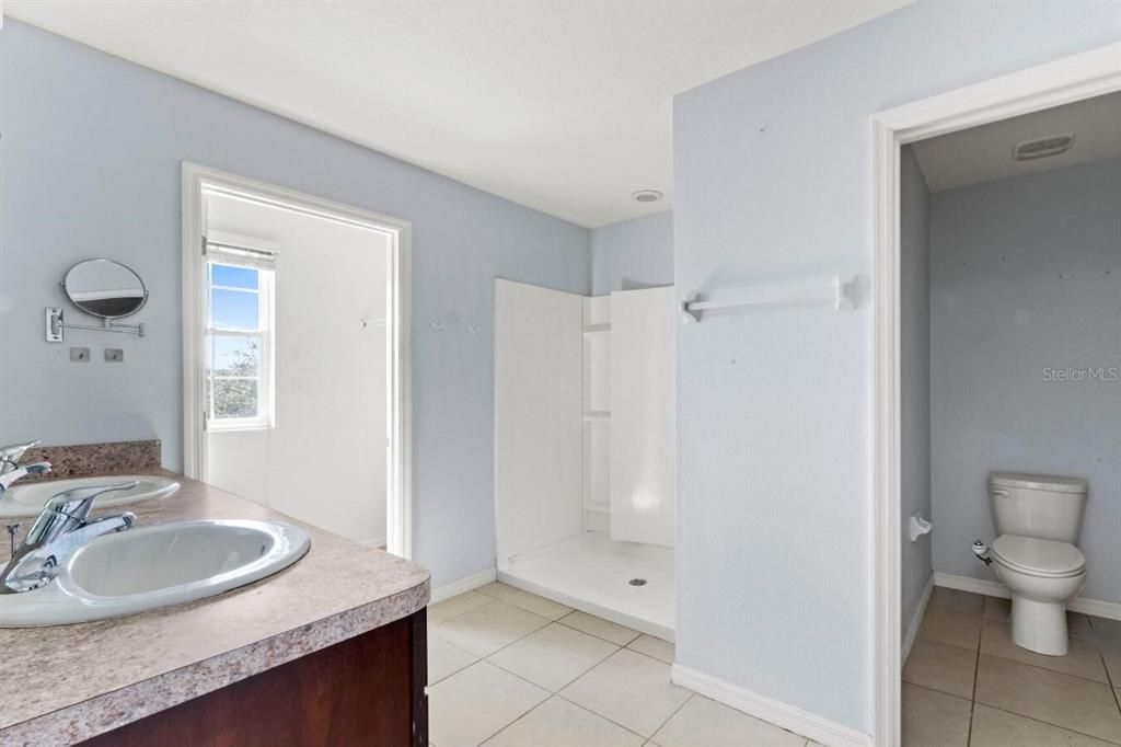 For Sale: $338,500 (5 beds, 3 baths, 2674 Square Feet)